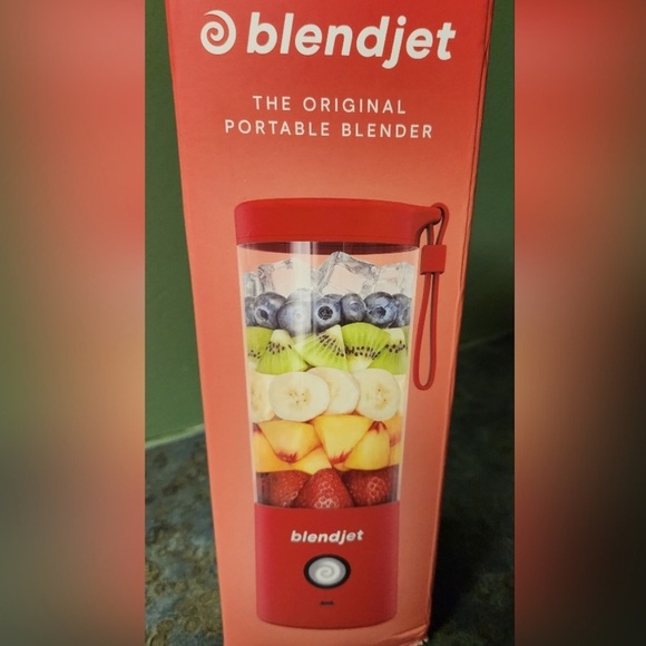 Blendjet Portable Wireless Blender - Picture 2 of 4